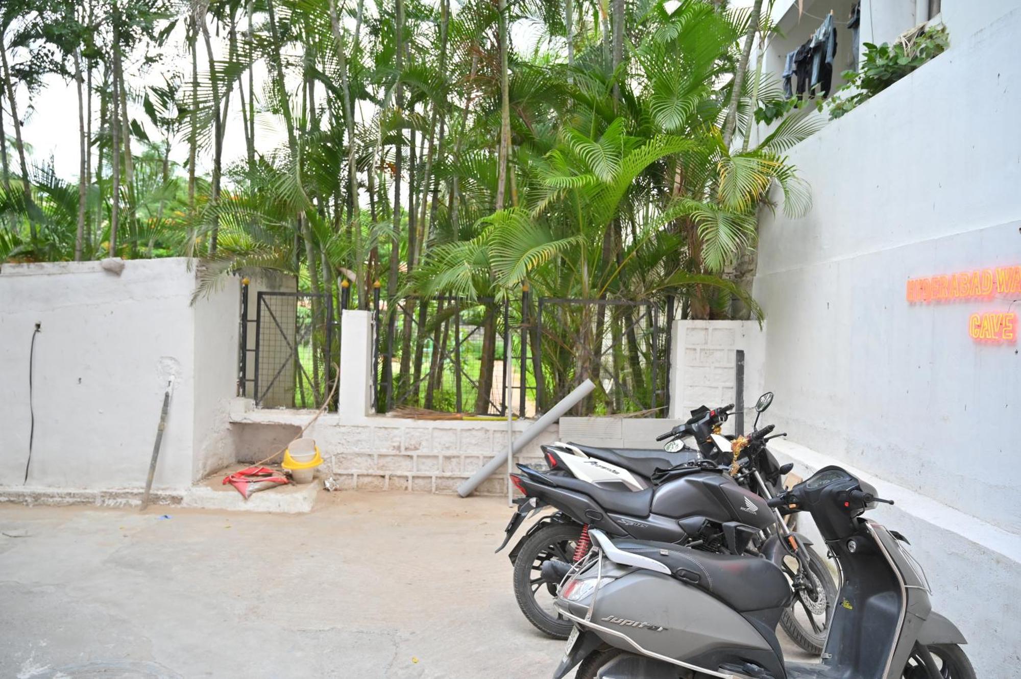 Hotel Hyderabad Wanderers Cave Esterno foto